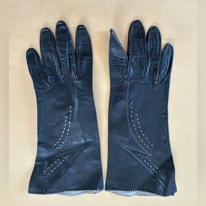 Elegant Vintage Black Leather Gloves with Distinct Stitched Pattern